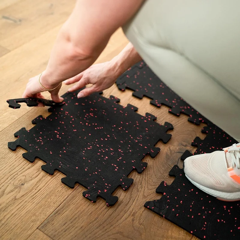 Premium Bodenschutzmatte aus extra dichtem Kautschuk (schwarz-rot)