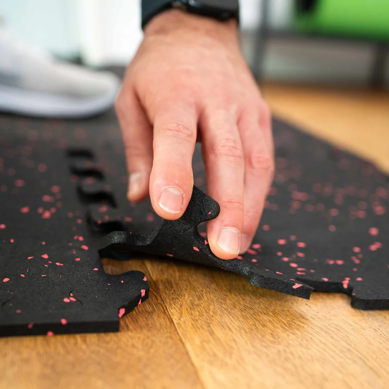 Premium Bodenschutzmatte aus extra dichtem Kautschuk (schwarz-rot)