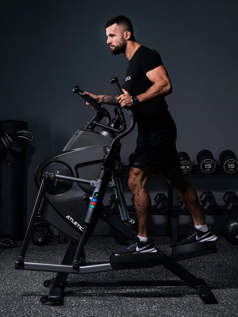STRIDE | Frontbetriebener Crosstrainer