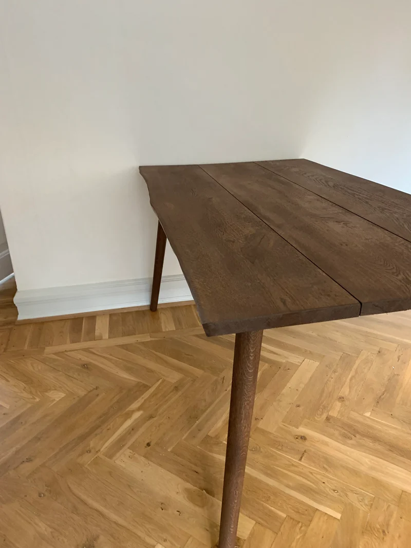 Plankebord Eg (Dark Coco) – 90 × 160/180/195 cm, massiv egetræ med mørk olie, eget værkstedshåndværk
